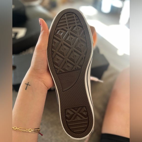 Converse Peach Sneakers - Picture 6 of 8